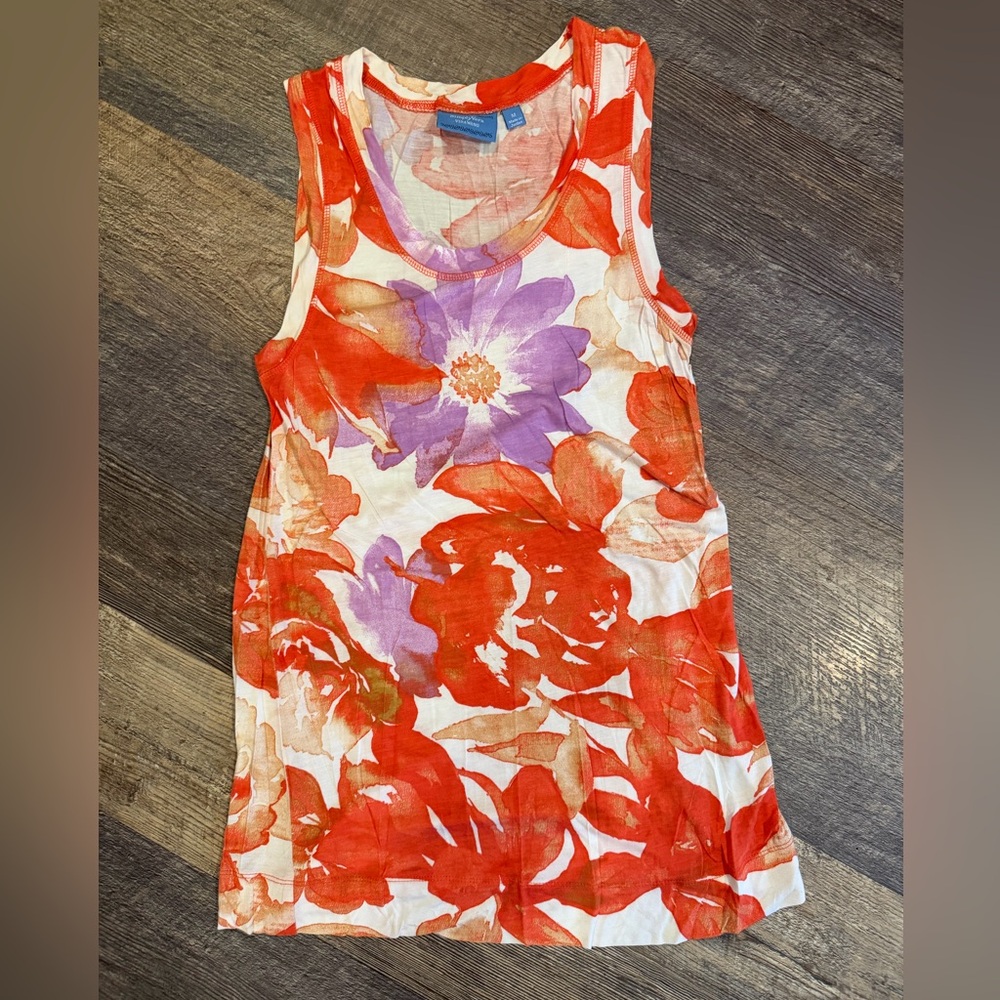 ⭐️3/$12⭐️Vera Wang floral tank